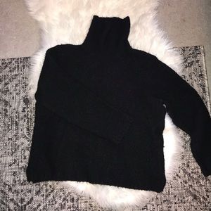 Black textured wool turtleneck 🖤🐑